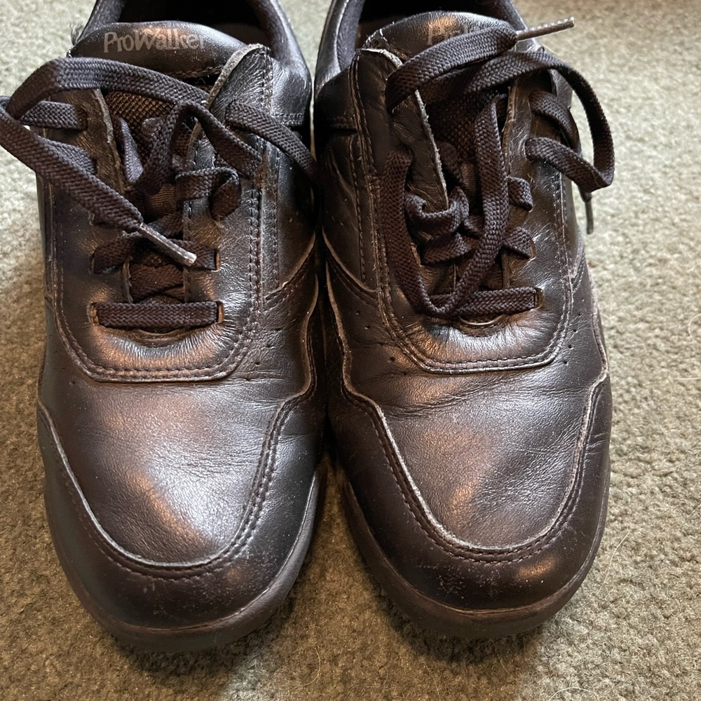 Mens prowalker shoes